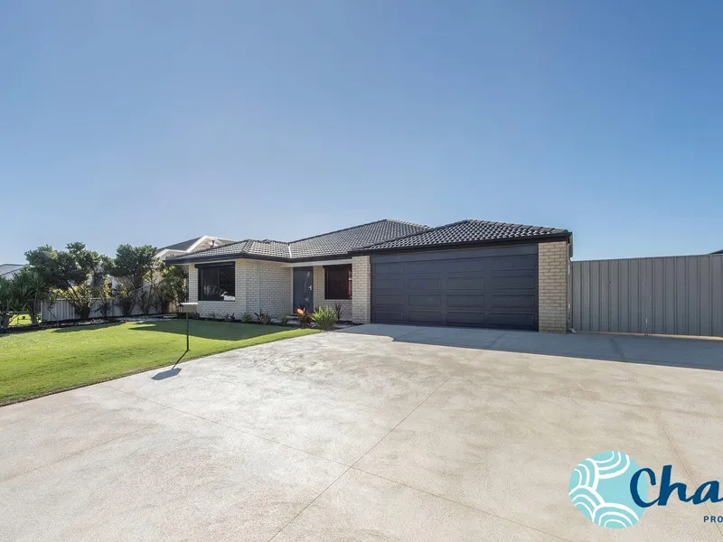 SIDE ACCESS! LARGE FAMILY HOME!