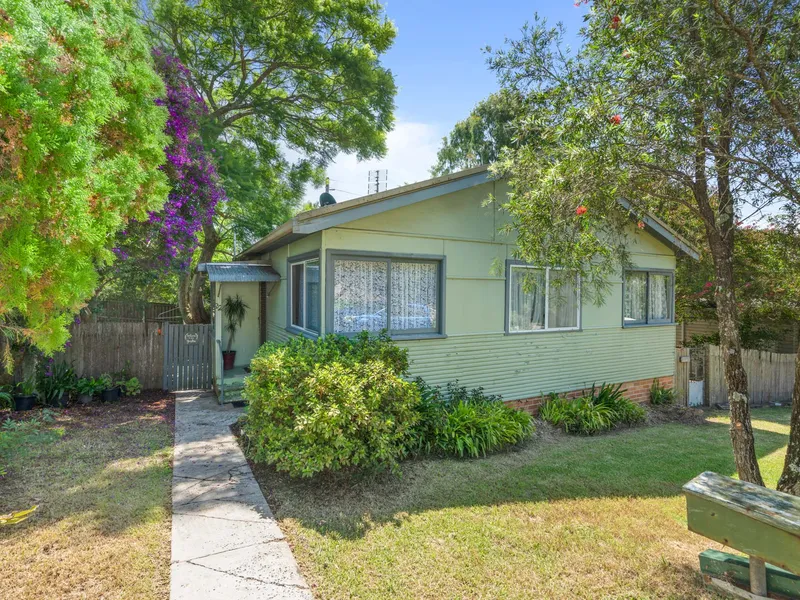 Petite 3 bedder within walking distance to train station and CBD