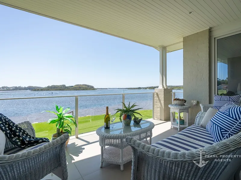 A RARE AND SPECTACULAR OFFERING