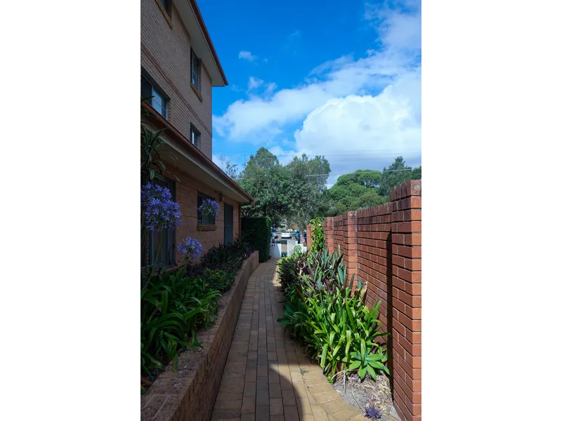 Newly Renovated First Floor Apartment in Boutique Complex