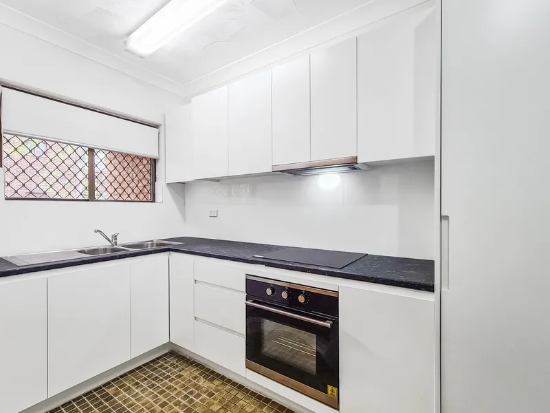 SPACIOUS 2-BEDROOM, CLOSE TO STATION!