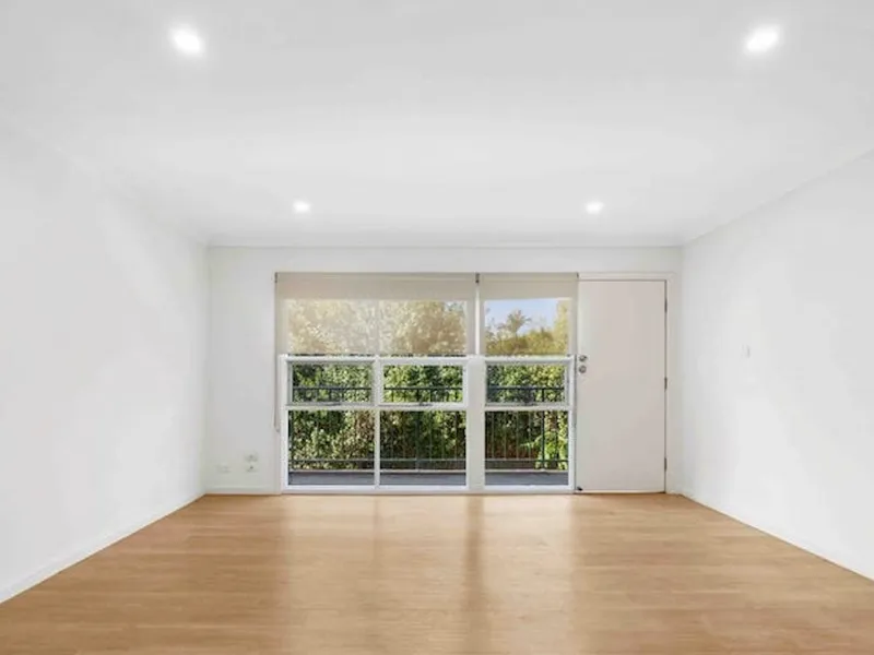 Gorgeous low maintenance apartment