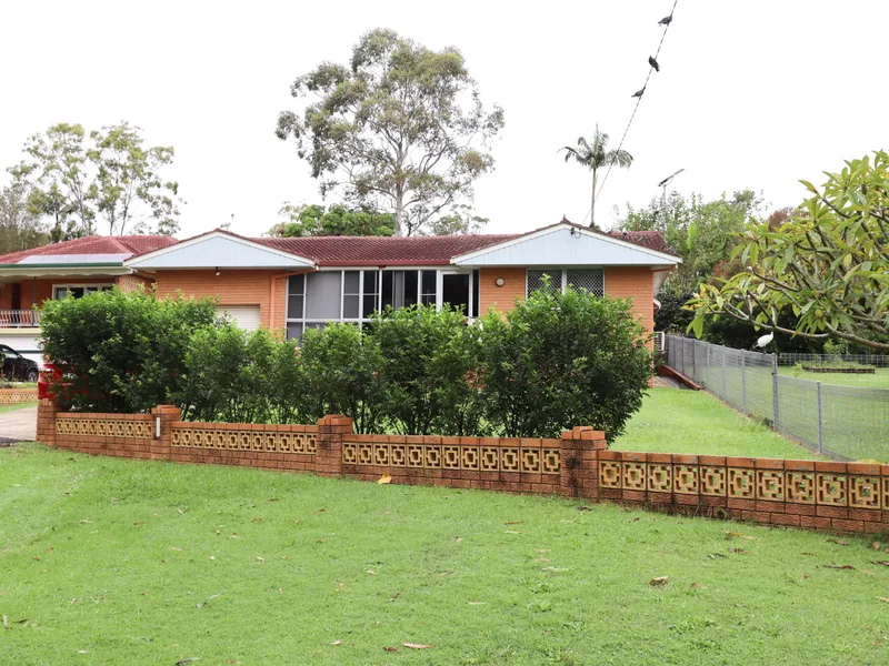 3 BEDROOM BRICK & TILE HOUSE