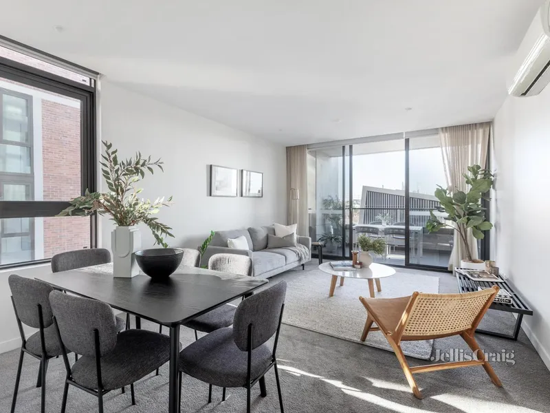 Spectacular panorama and city fringe chic