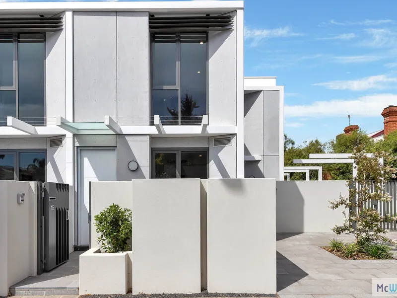 *NEW* Two Storey, Three Bedroom, Terraced Parkside Apartment. 