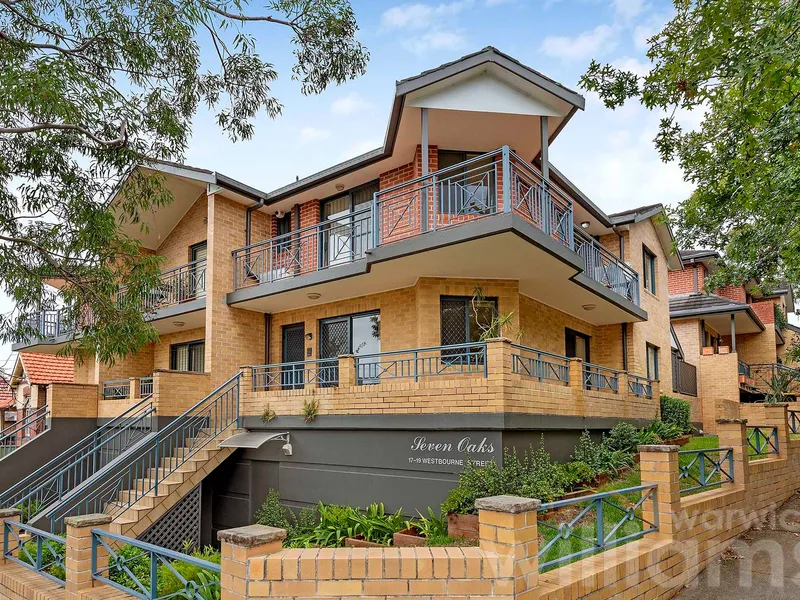 Family Sized Townhome With Huge Rumpus/Office Space