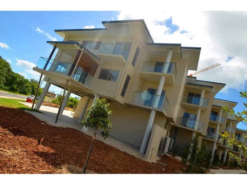 2 BEDROOM UNIT - WALK TO BEACH