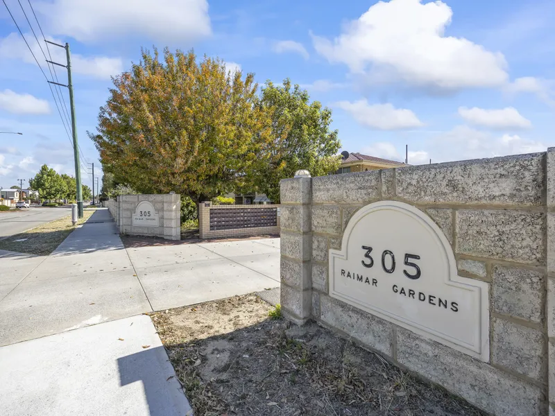 GREAT LOCATION, CLOSE TO PUBLIC TRANSPORT