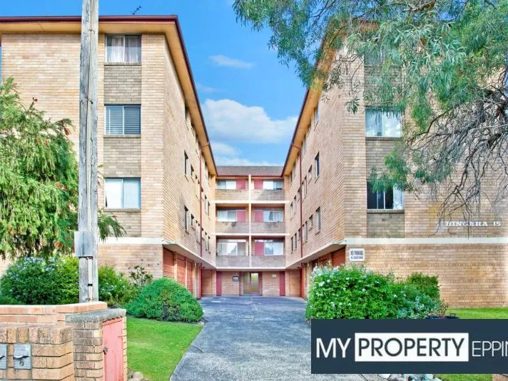 BARGAIN 2 BEDROOM UNIT WITH GARAGE IN HEART OF EASTWOOD
