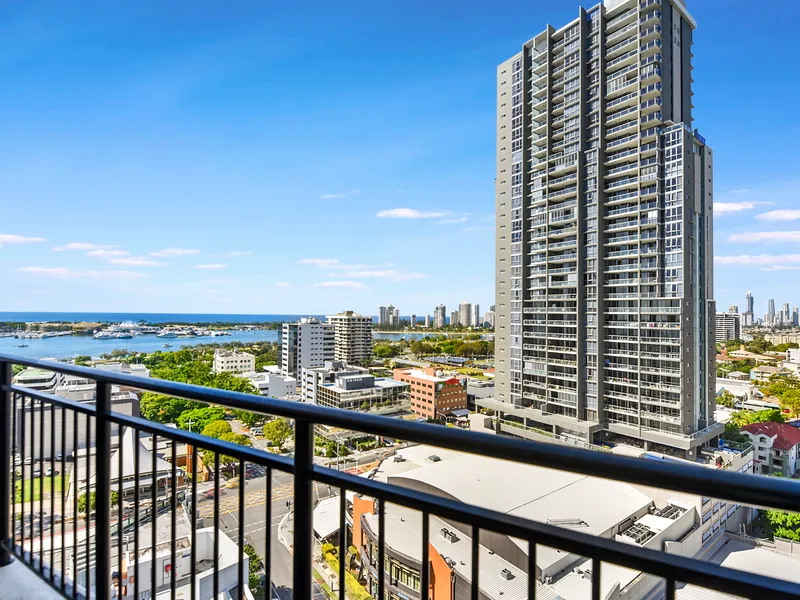 Change of circumstances means this must be Sold ! CBD Apartment