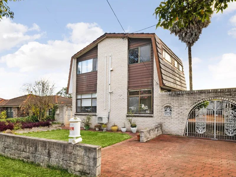 Superb Home In Tranquil Position with DA approved plan