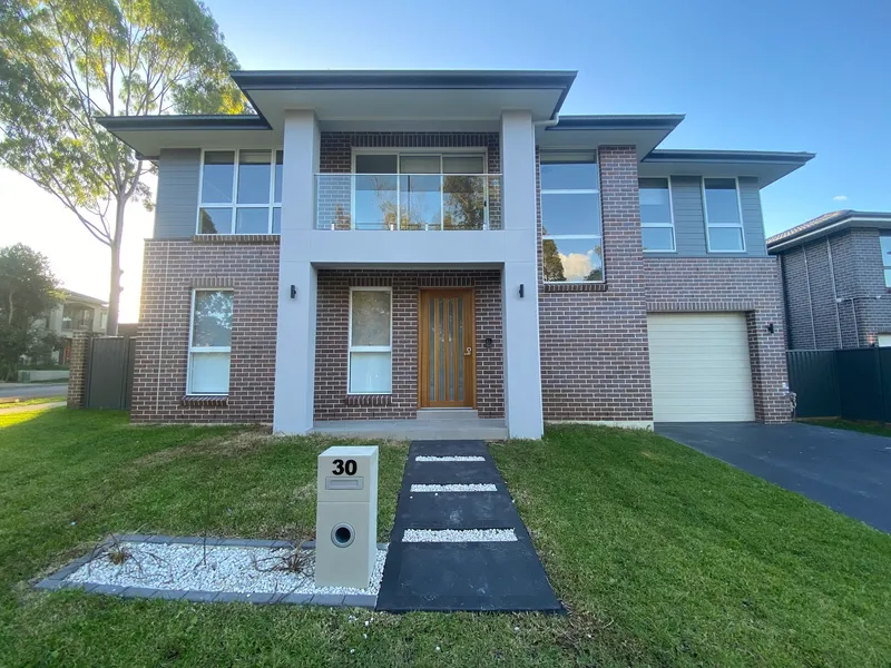 Beautifully designed brand new 4 bedroom home in Stanhope Gardens for Lease!