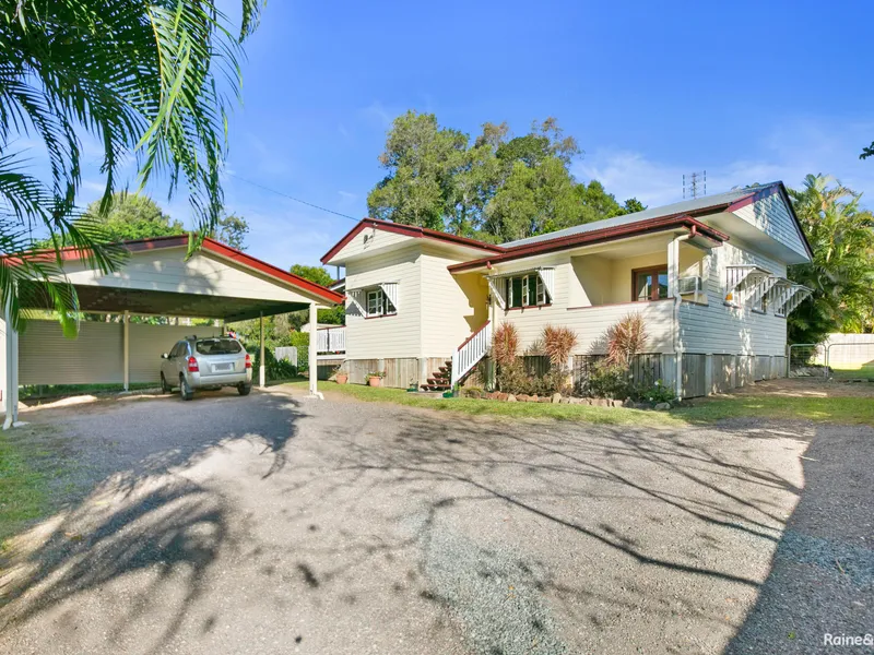 Charming Cottage Home with Mountain View