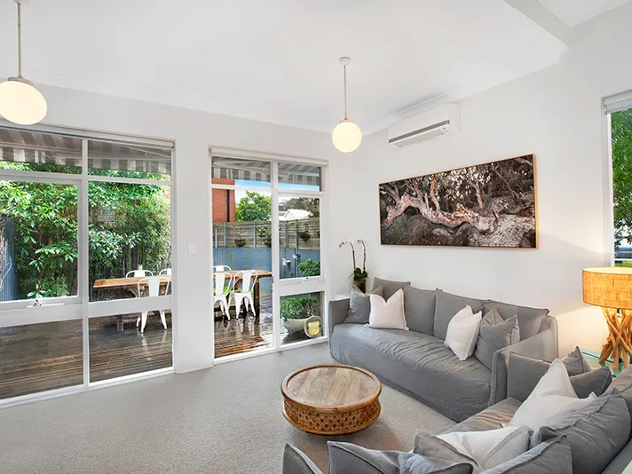 Modern Townhouse with Huge Outdoor Space Only Moments To The Beach
