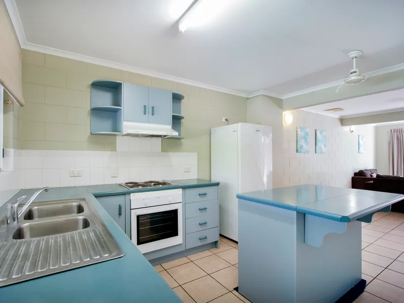 Central Cannonvale In Small Complex of 8