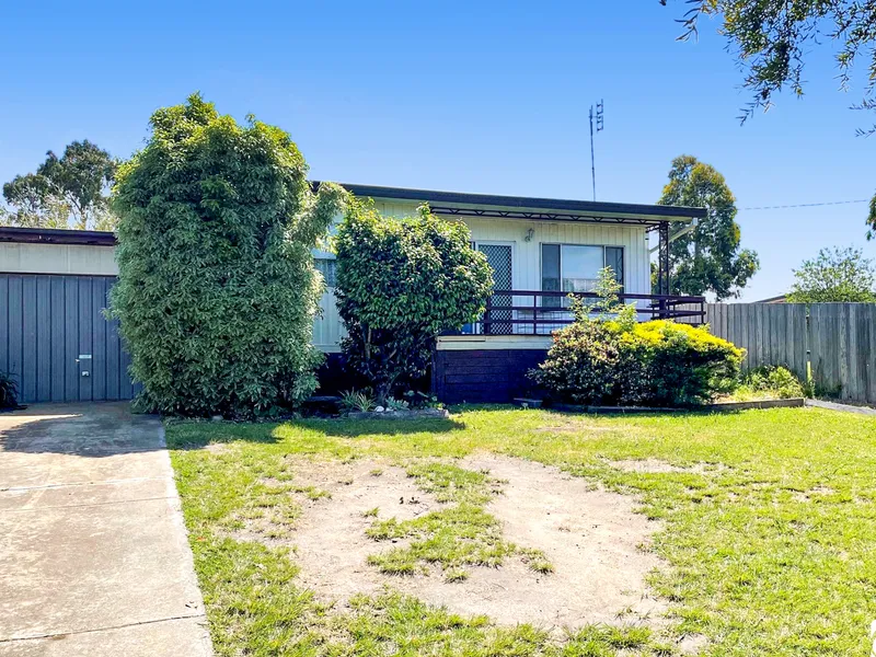 CUTE LITTLE HOME NESTLED IN A QUIET COURT
