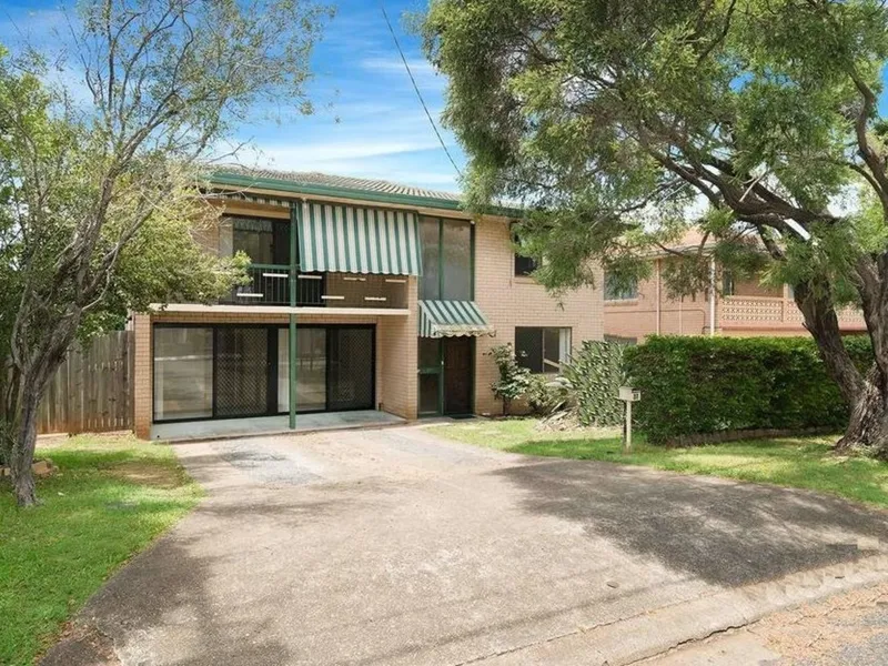 FABULOUS HOME TO ACCOMMODATE LARGE FAMILY 