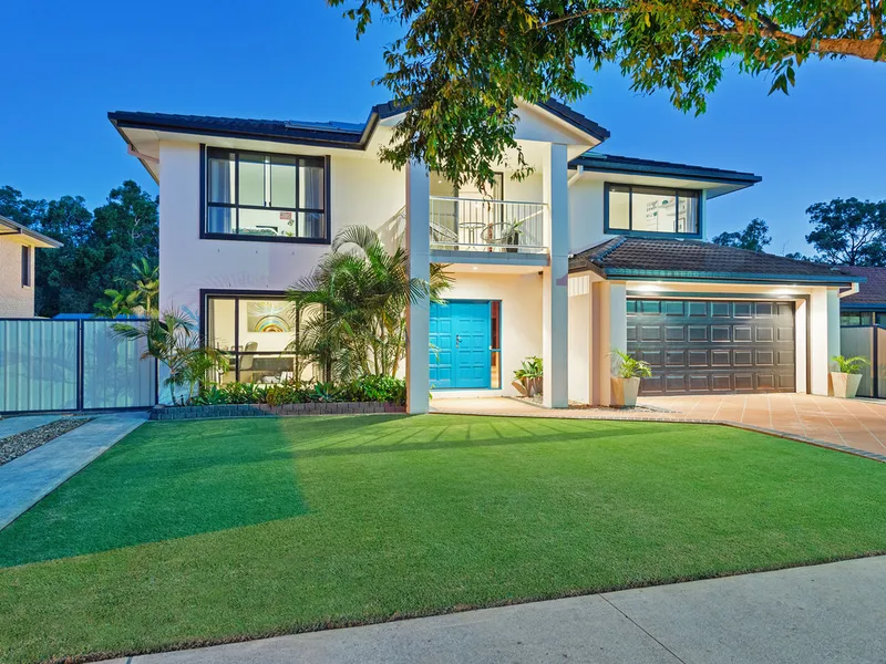 LARGE SCALE LIVING WITH SUPERB OUTDOOR