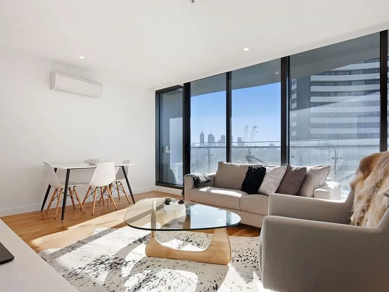 BRIGHT & MODERN WITH SWEEPING CITY VIEWS!