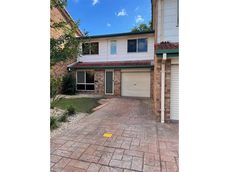 Low Maintenance Townhouse!