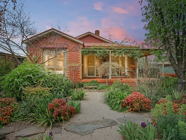 Family living in a botanical wonderland 