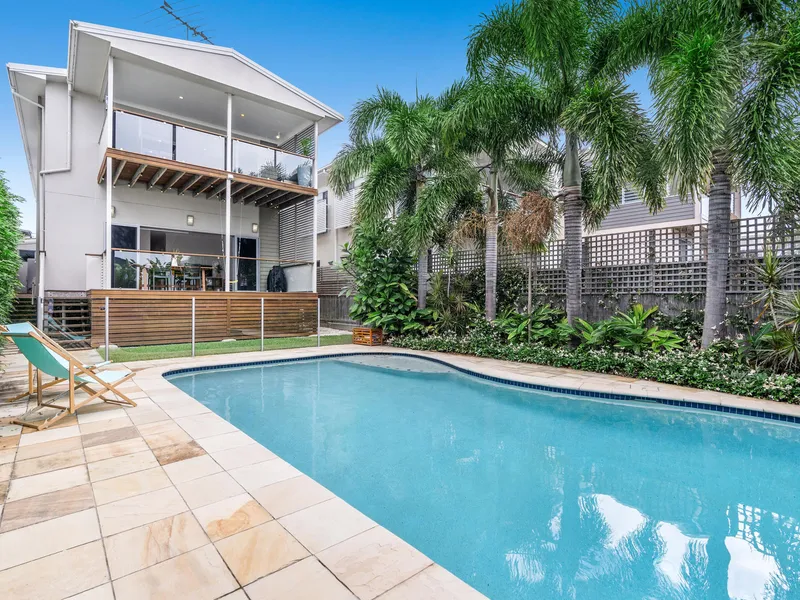 Furnished Executive family home with bay view!