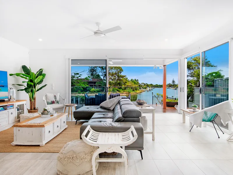 LUXURY WATERFRONT HOME - WALK TO THE BEACH