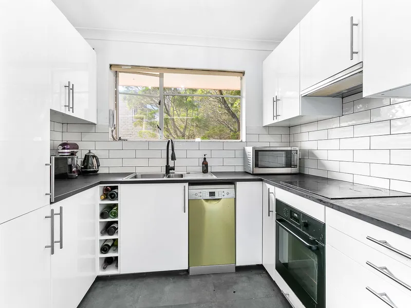 Sunny Two Bedroom Apartment