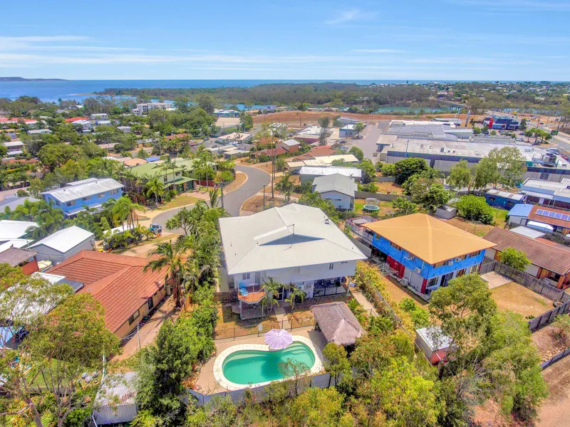 ENTERTAINERS DREAM WITH POOL & WATER VIEWS