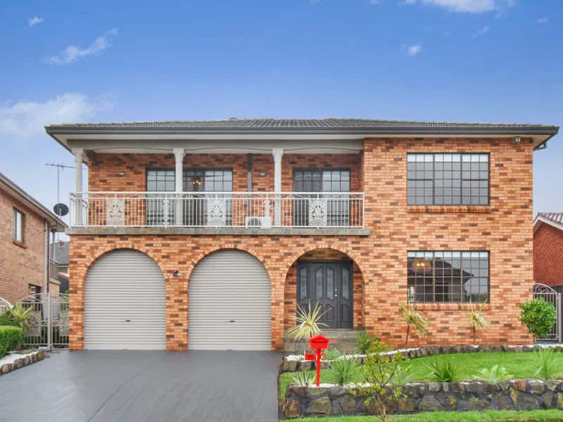 Privately Built-Full Brick-Walk to Stocklands