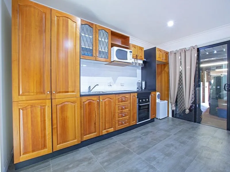 2 BEDROOM GRANNYFLAT IN PRIME LOCATION