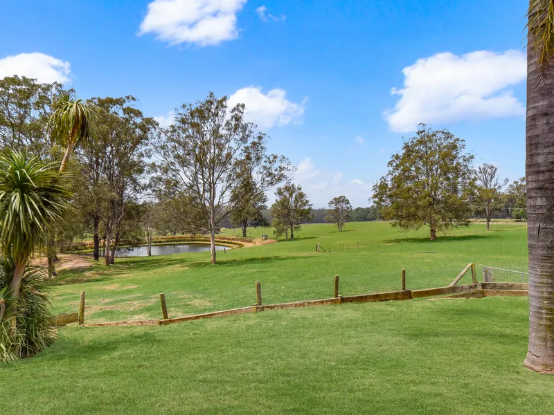 Acreage At its Finest!