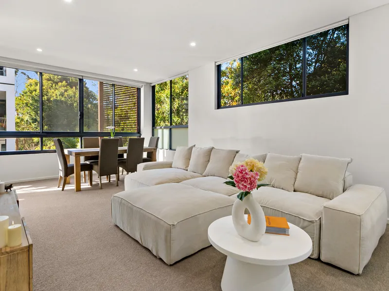 Modern, Light-Filled Apartment in Convenient Location