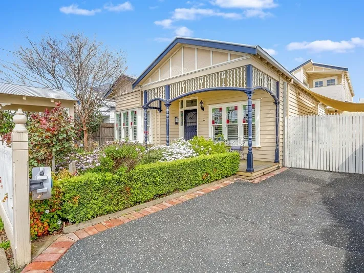 Unique Family Home offering 6 bedrooms plus study and home office