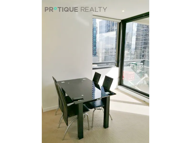Furnished 2 bedrooms with window Located in Mel Central CBD MY80