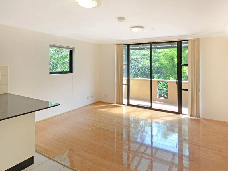 TWO LEVEL EXTRA SPACIOUS ONE BEDROOM APARTMENT!!!