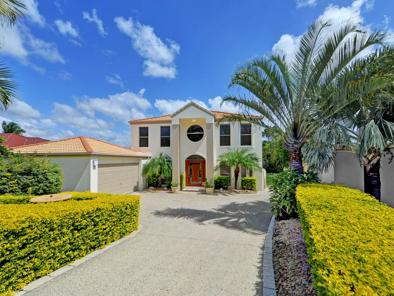 HIDDEN OASIS LOCATED IN HOPE ISLAND RESORT