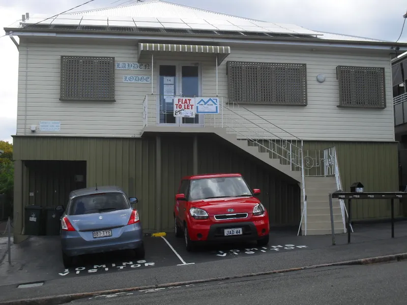 Very Handy To City & The Valley - Partly Furnished 1-bedroom Flat