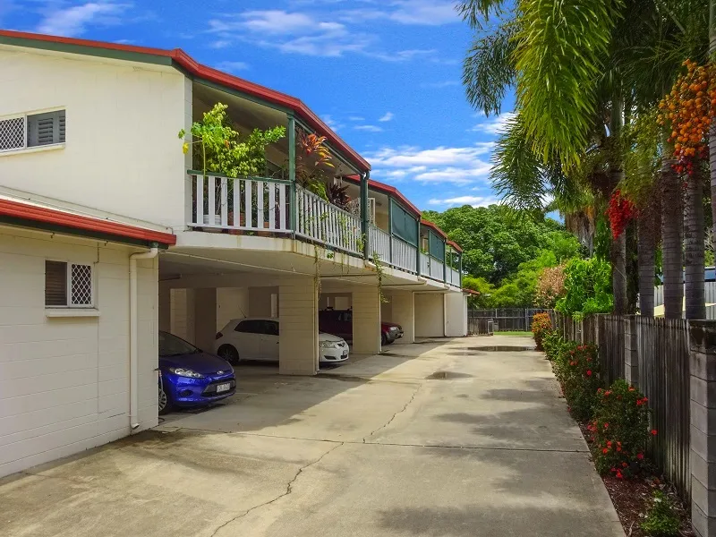 Very Neat Town House | 3 Minutes to City Heart | Break Lease