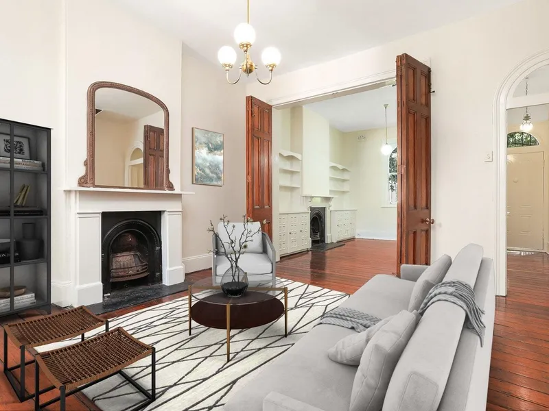 CLASSIC CHARM TERRACE WITH CONTEMPORARY STYLE IN IDEAL LOCATION