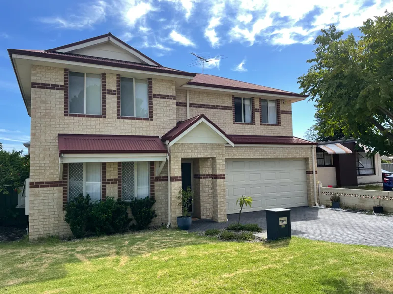 SPACIOUS AIRCONDITIONED TOWNHOUSE