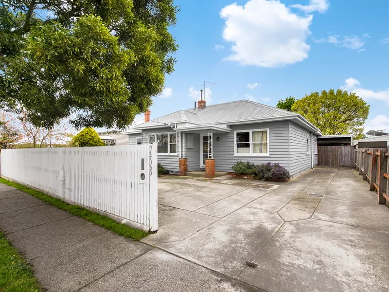 THREE BEDROOM HOME WITH TWO LIVING ZONES ON LARGE BLOCK