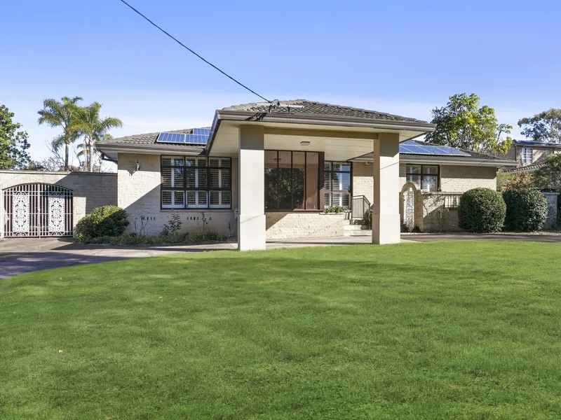 Large single level family home on 923sqm block