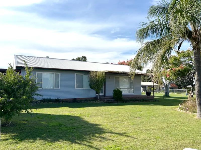 STUNNING CONTEMPORARY HOME