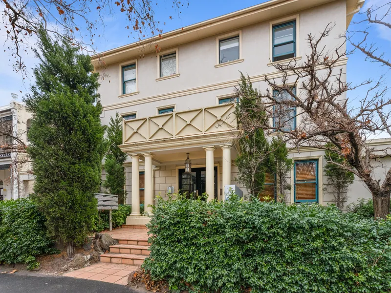 Fully furnished studio in an ideal location!