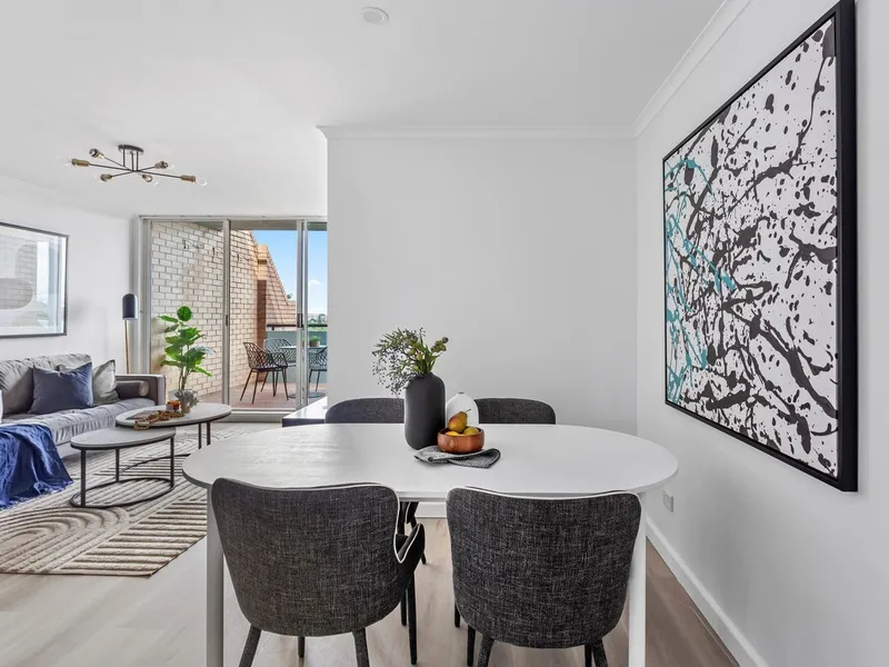 Three Bedroom Sub-Penthouse Style Apartment with 180 degree views!!