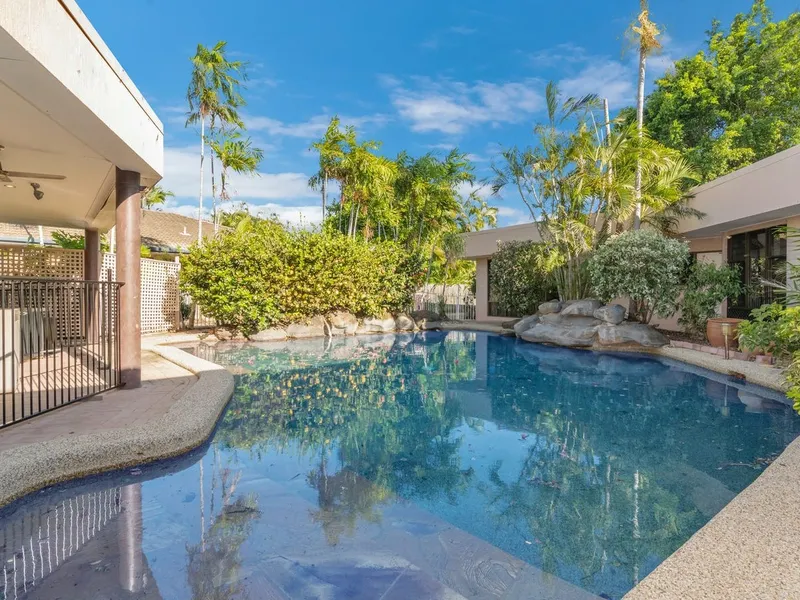 BREAK LEASE - HUGE HOUSE IN ANNANDALE!!!!!!