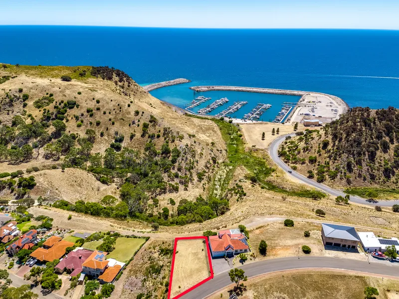 Relax on your lounge and watch your yacht in its mooring in the wonderful Wirrina Marina