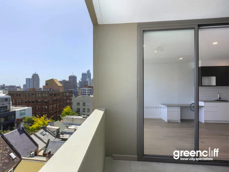 Amazing Rooftop Area with Skyline views and BBQ - As new apartment