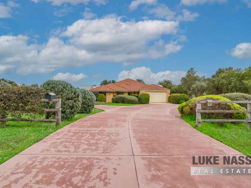 City Living - Country Lifestyle!
